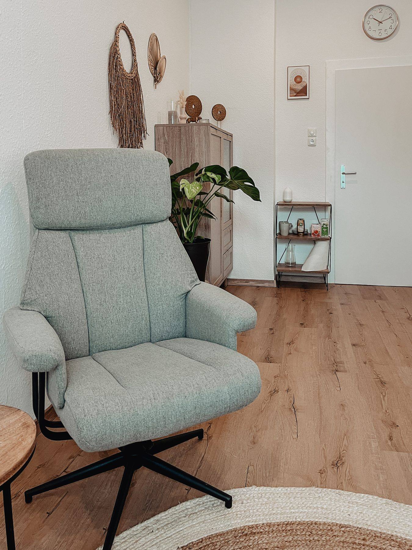 Gemütlicher Sessel im Therapieraum